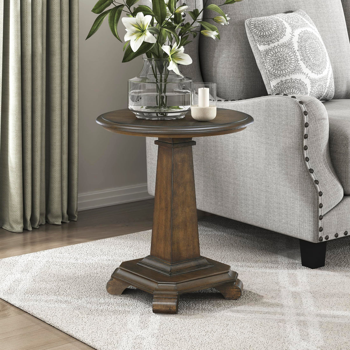 22" Round Wood End Table U957
